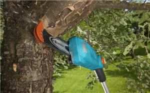 Електрически телескопичен прътов трион GARDENA TCS 720/20